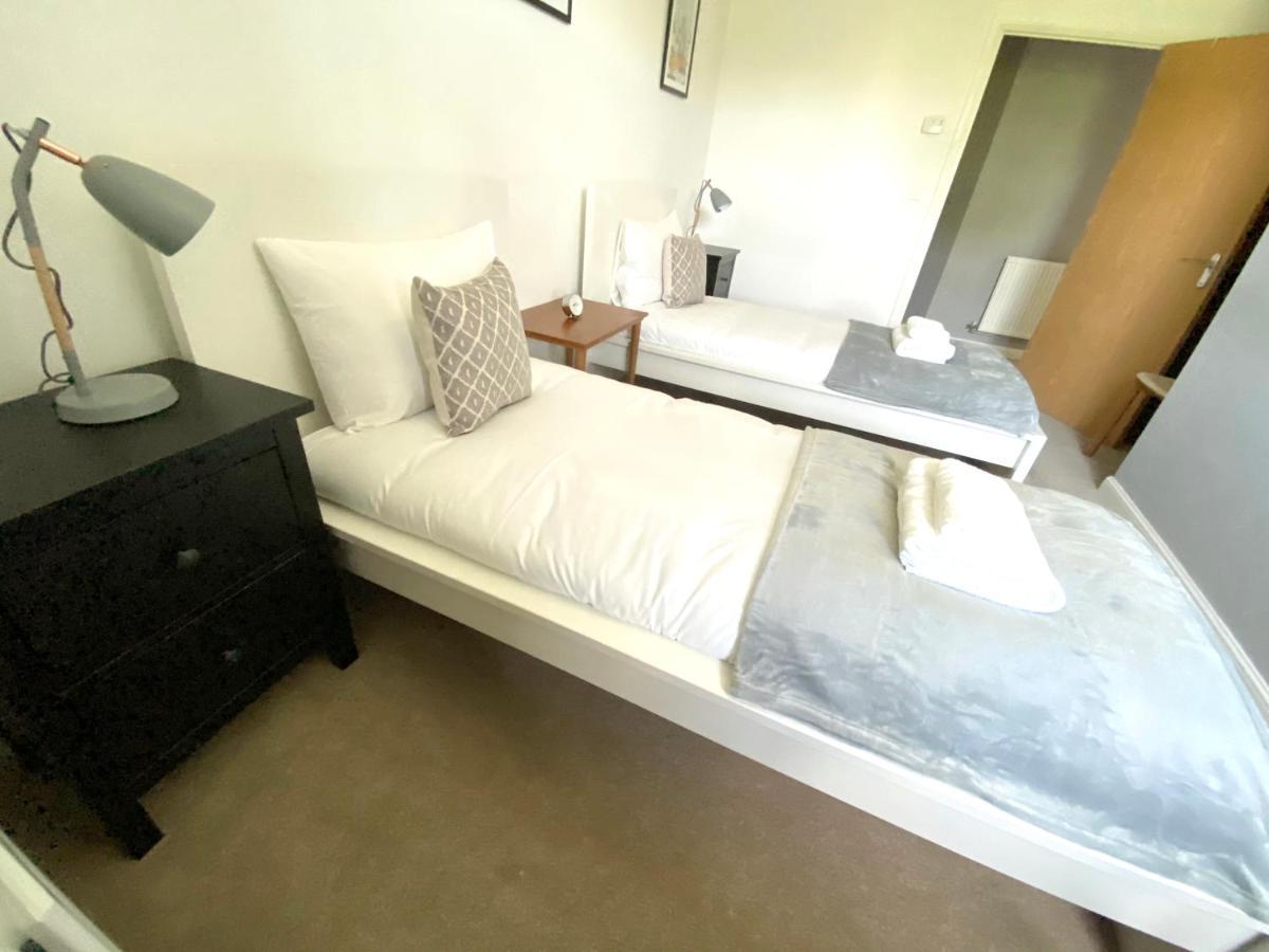 Home Crowd Luxury Apartments 동커스터 외부 사진