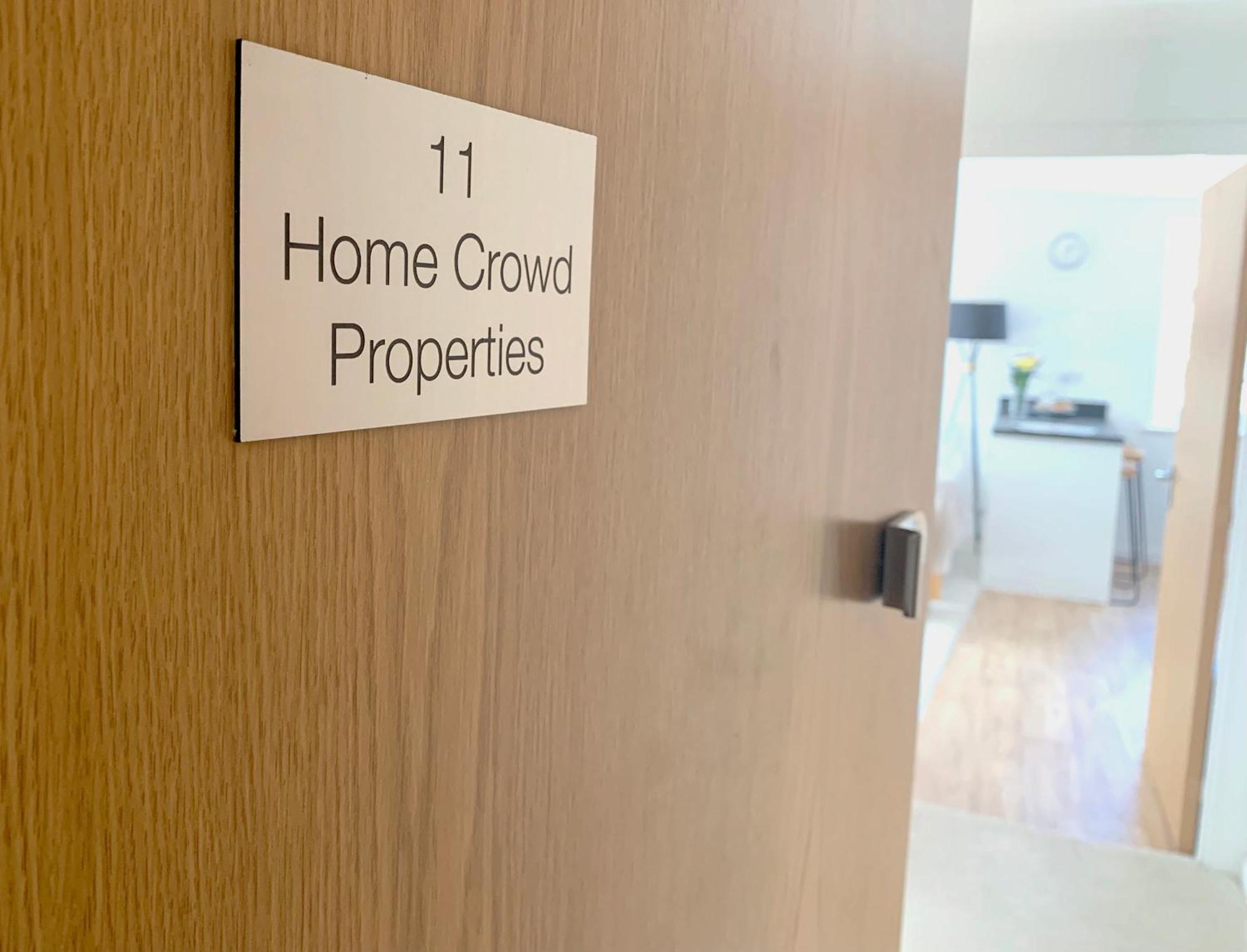 Home Crowd Luxury Apartments 동커스터 외부 사진